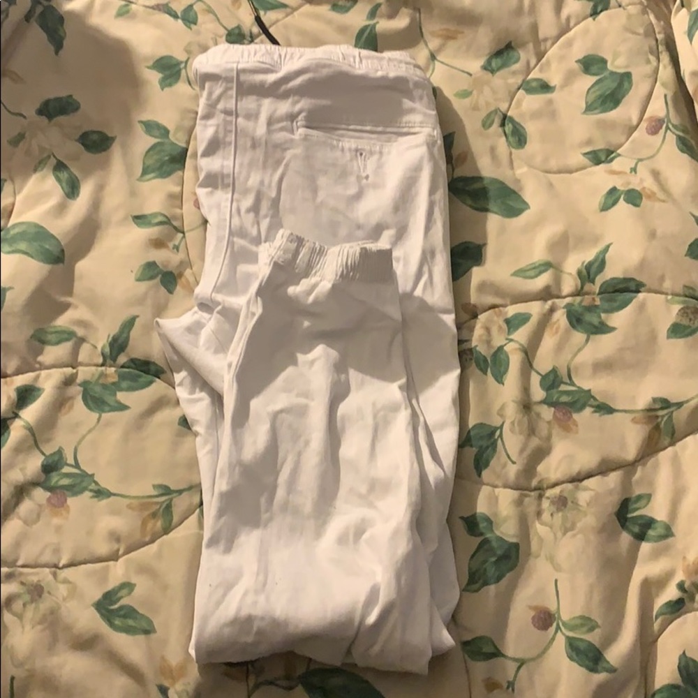 men’s white joggers